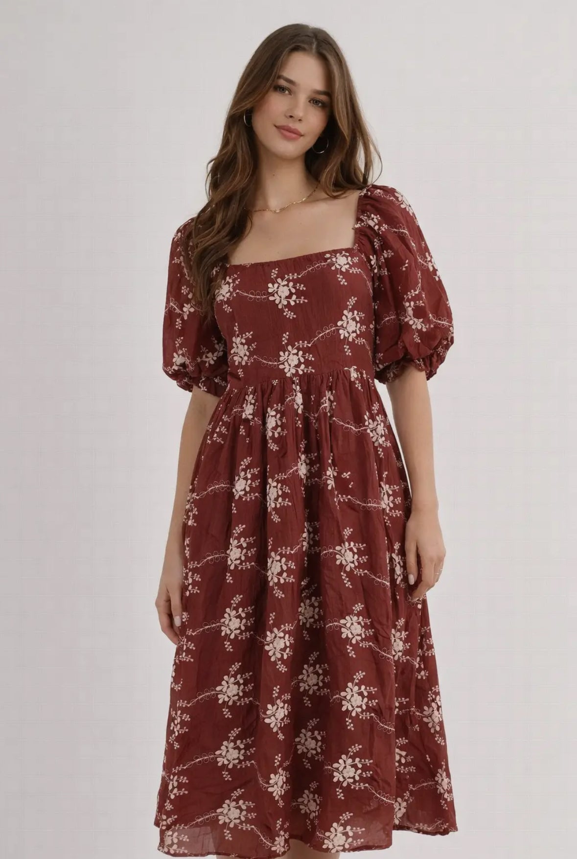 Embroidered details Midi Dress with puff elves