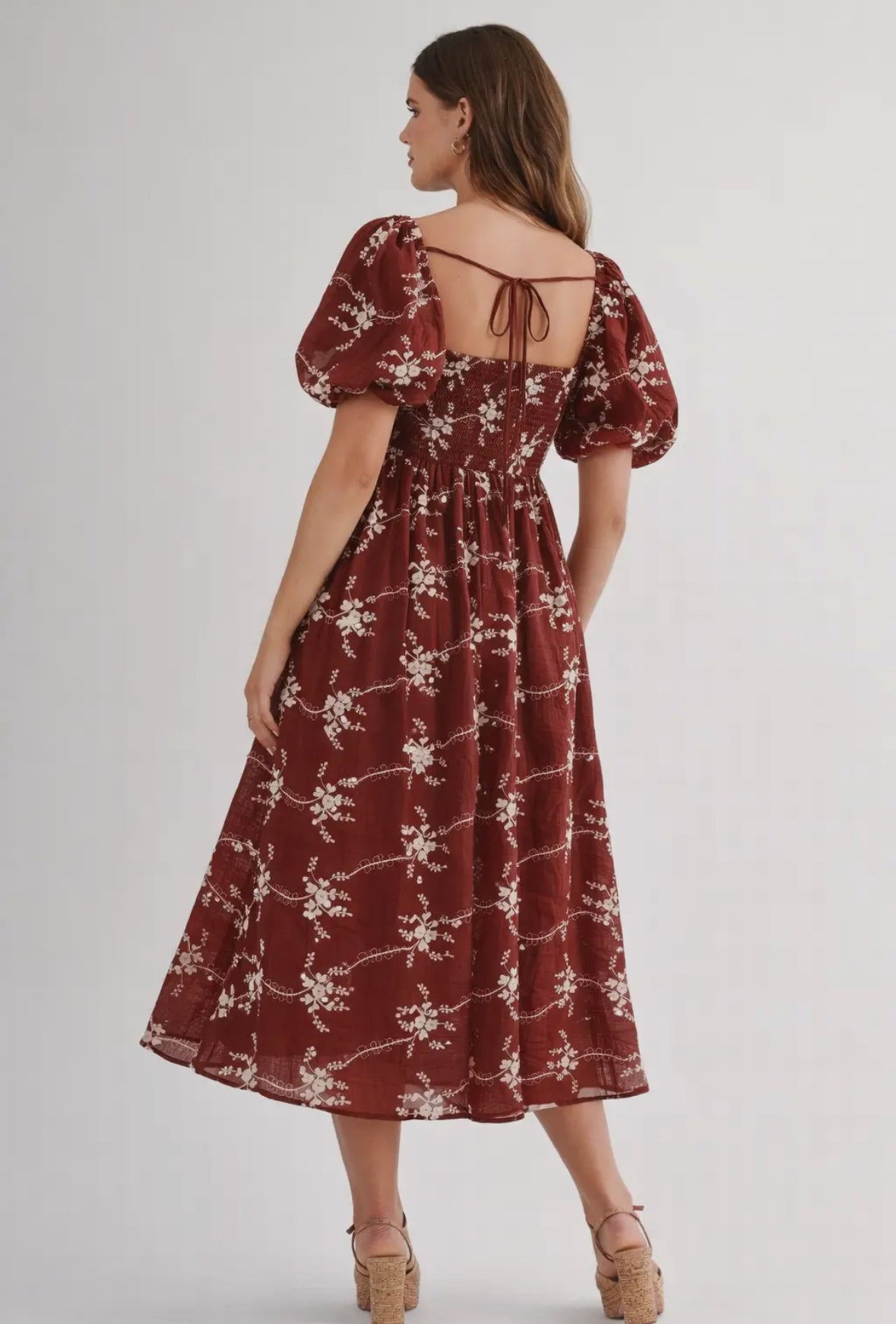 Embroidered details Midi Dress with puff elves